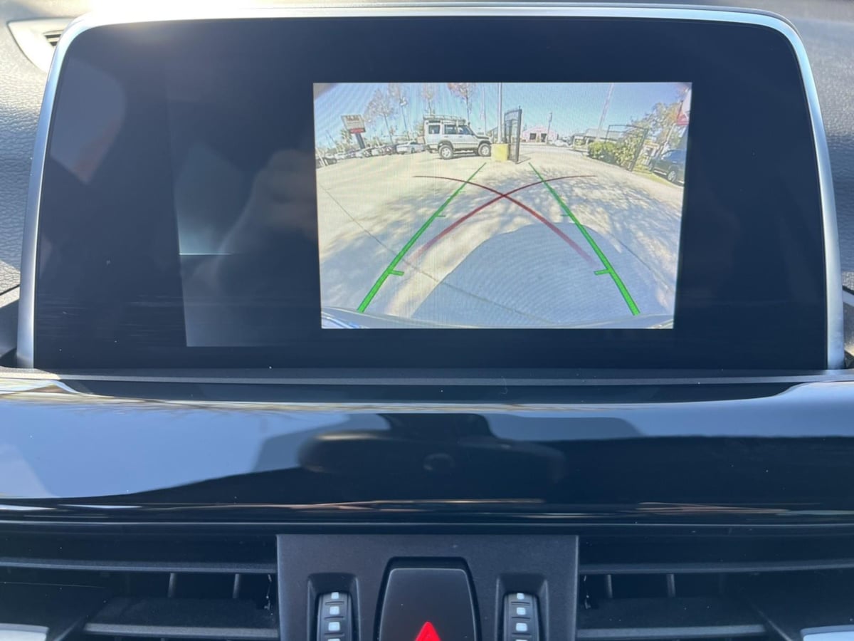 Additional photo of vehicle.