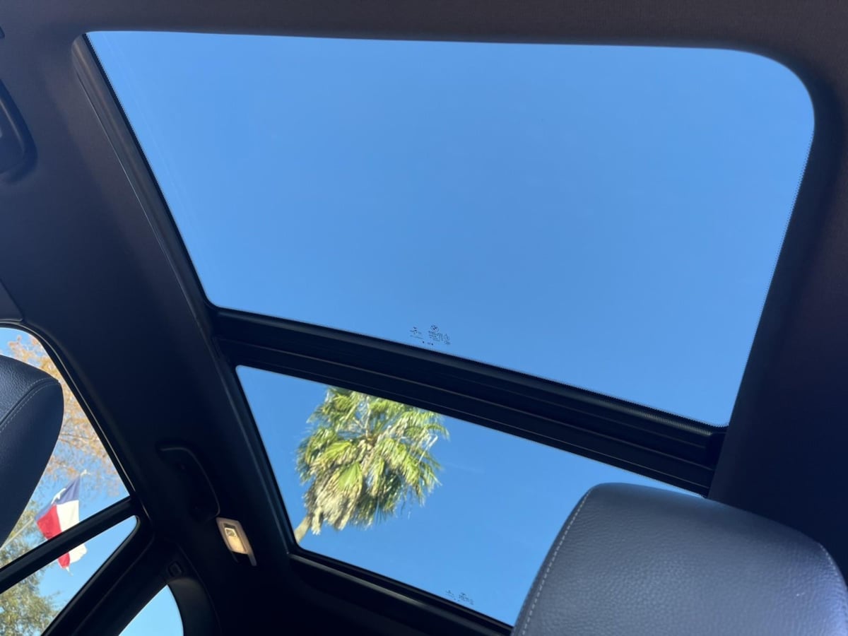 Additional photo of vehicle.