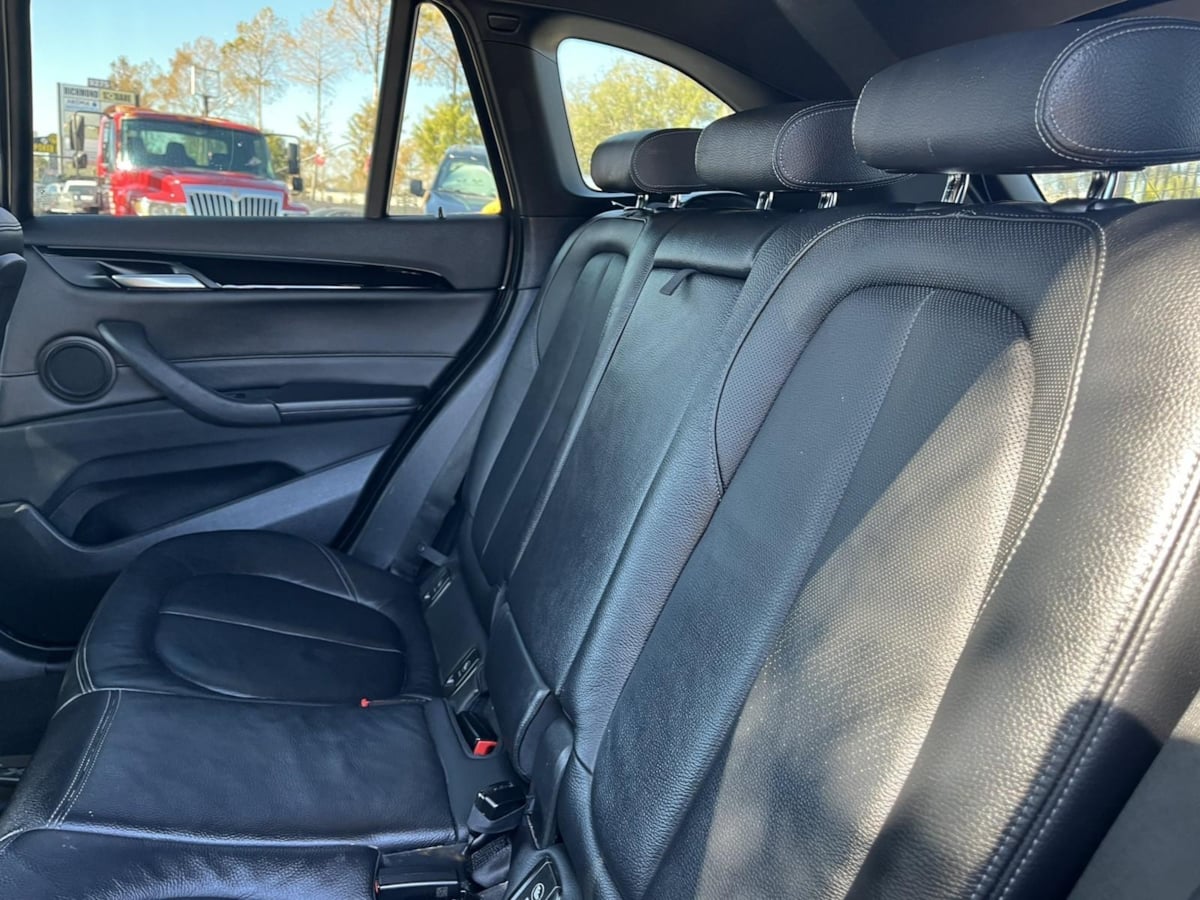 Additional photo of vehicle.