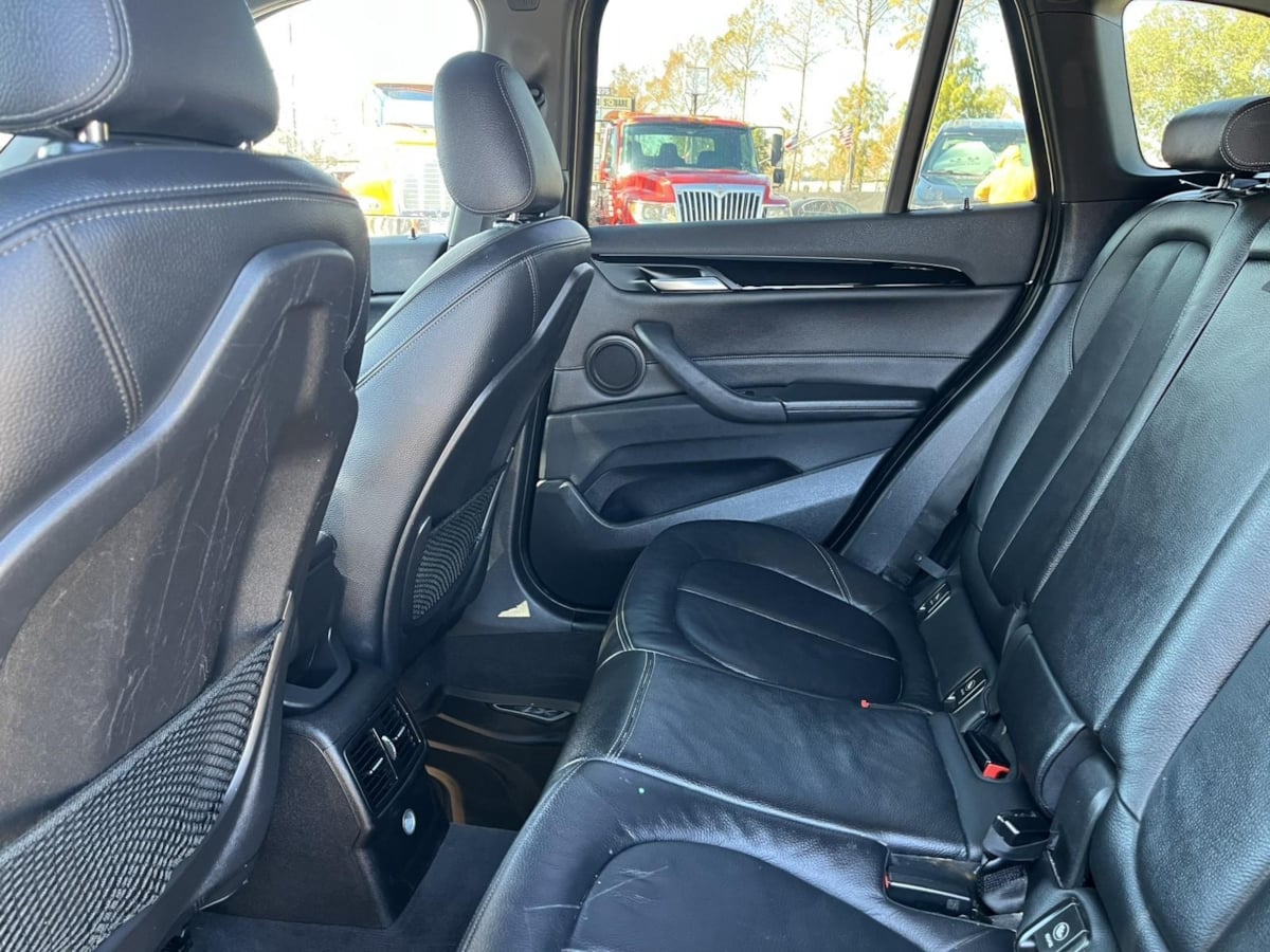 Additional photo of vehicle.