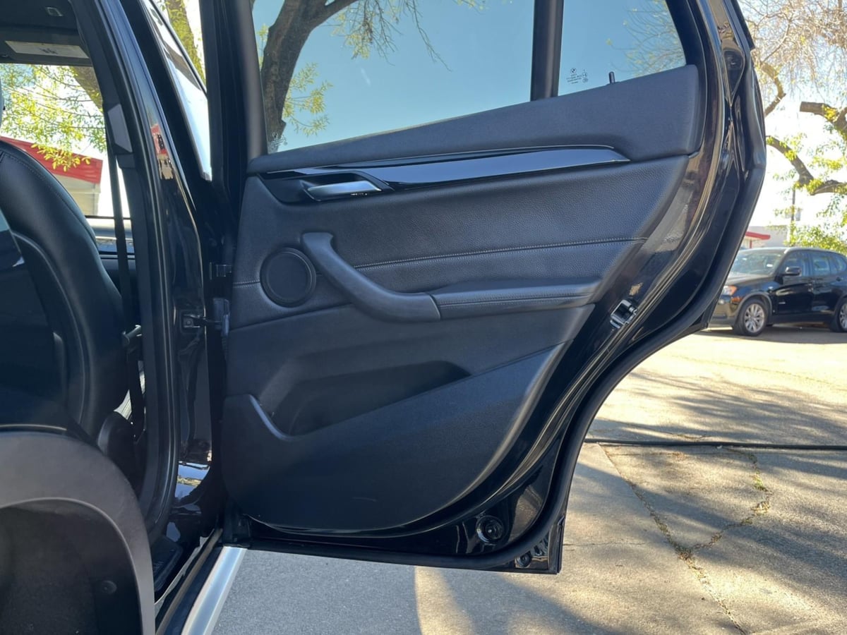 Additional photo of vehicle.