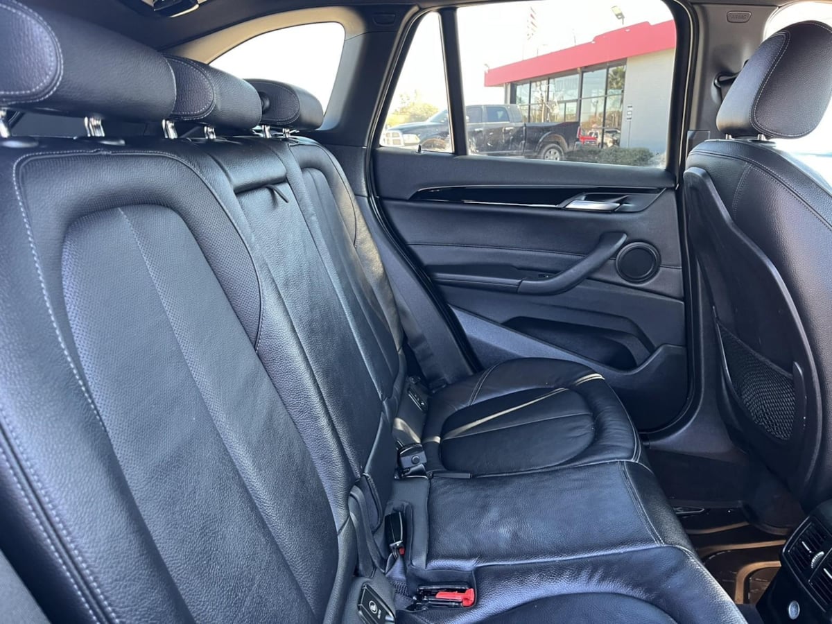 Additional photo of vehicle.