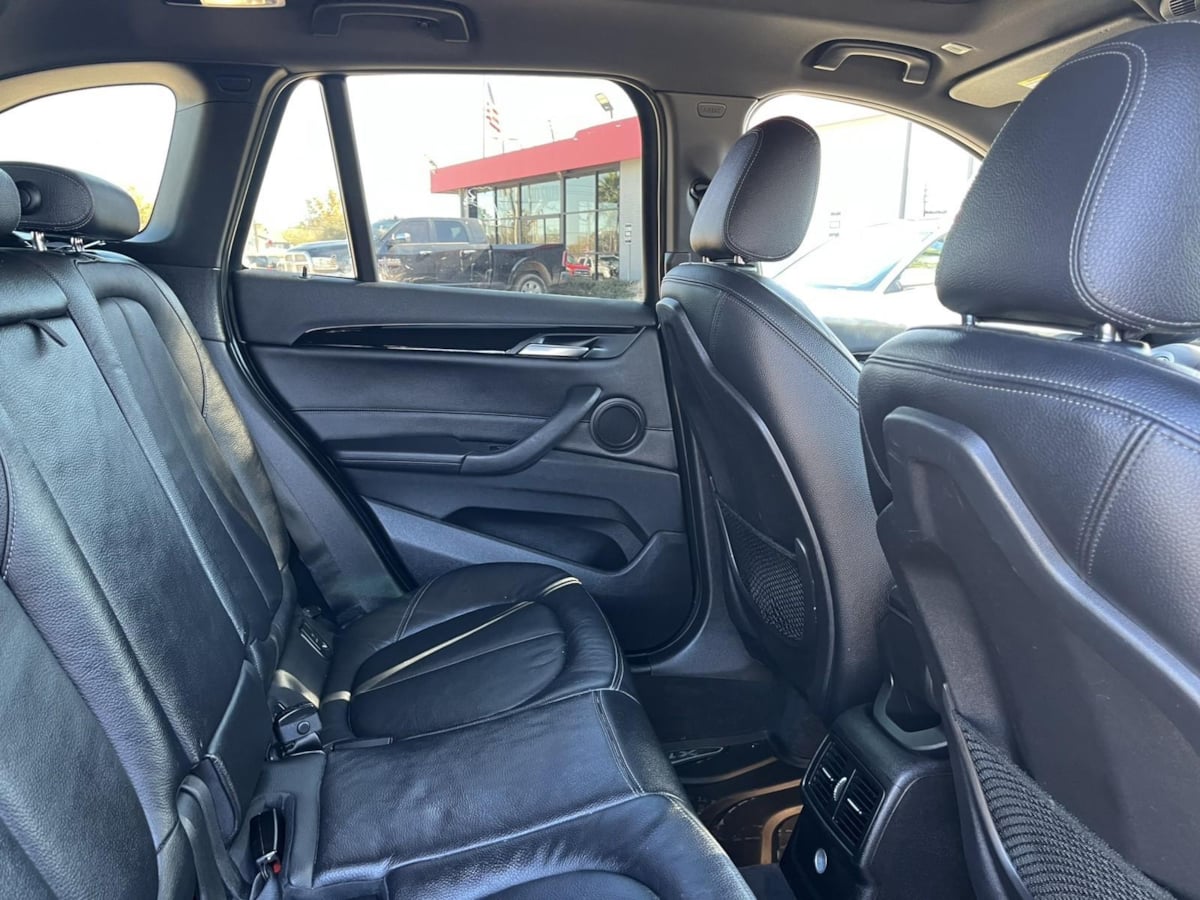 Additional photo of vehicle.