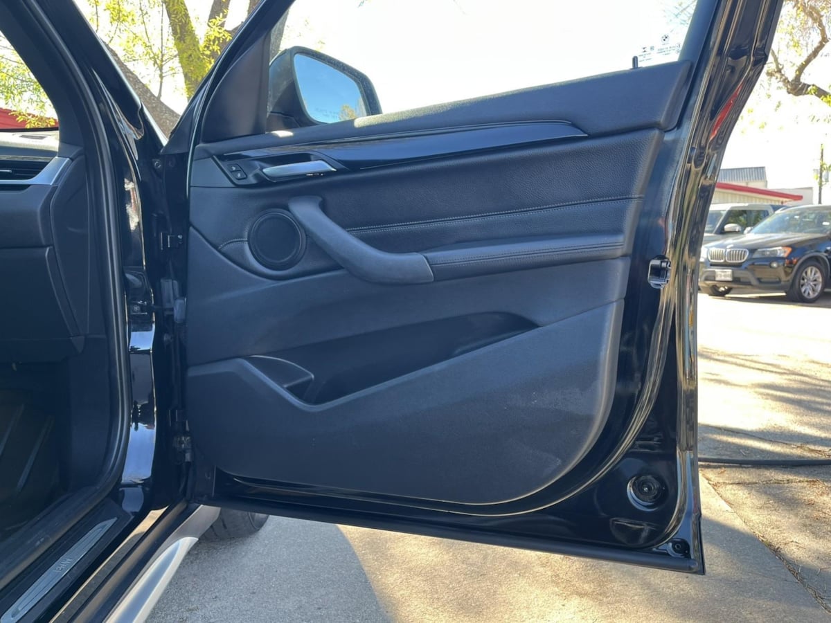 Additional photo of vehicle.