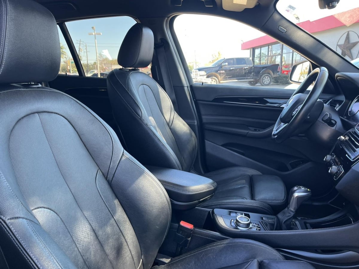 Additional photo of vehicle.