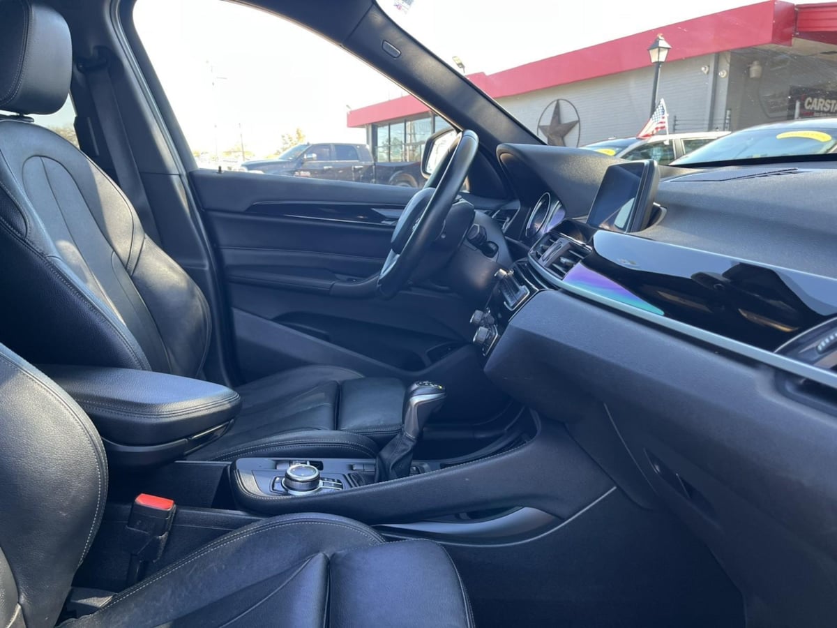 Additional photo of vehicle.