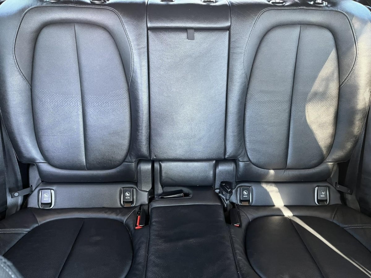 Additional photo of vehicle.