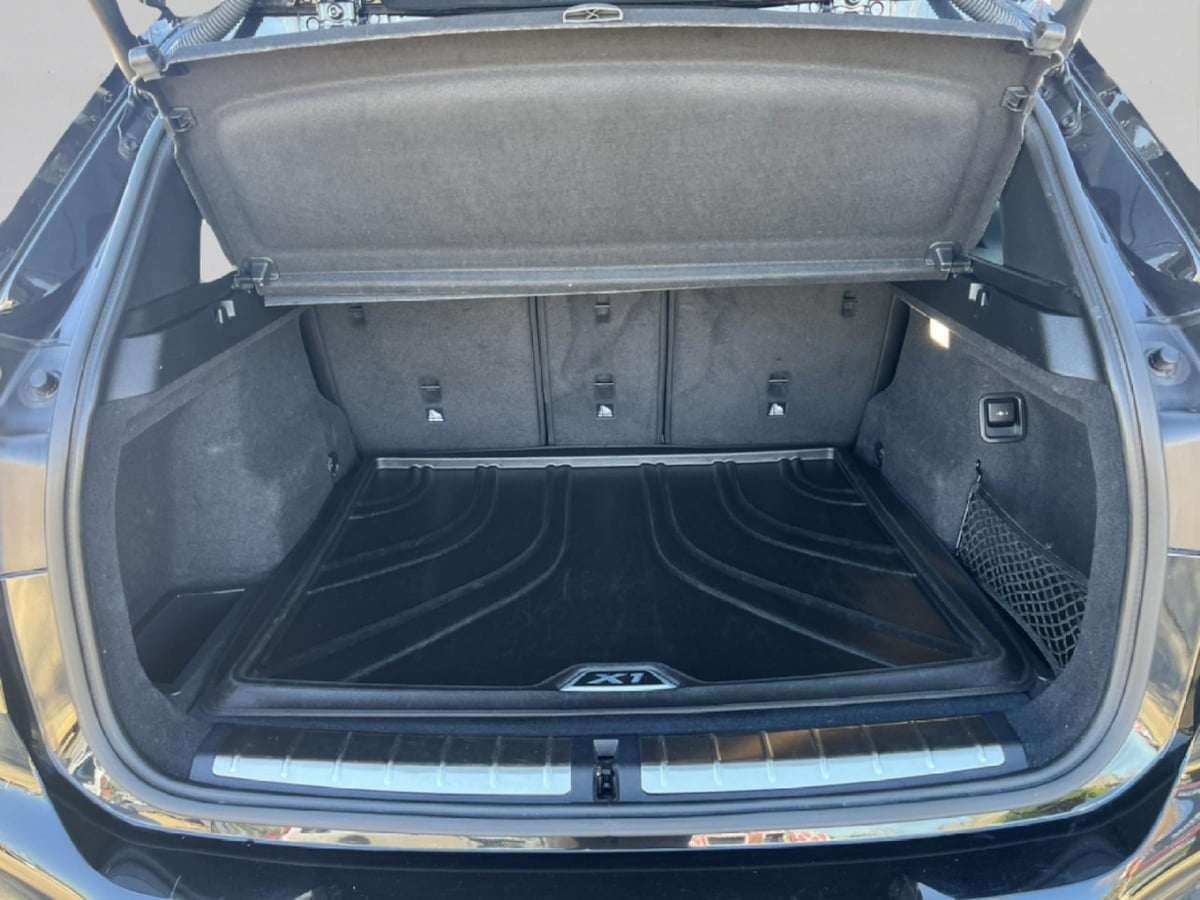 Additional photo of vehicle.