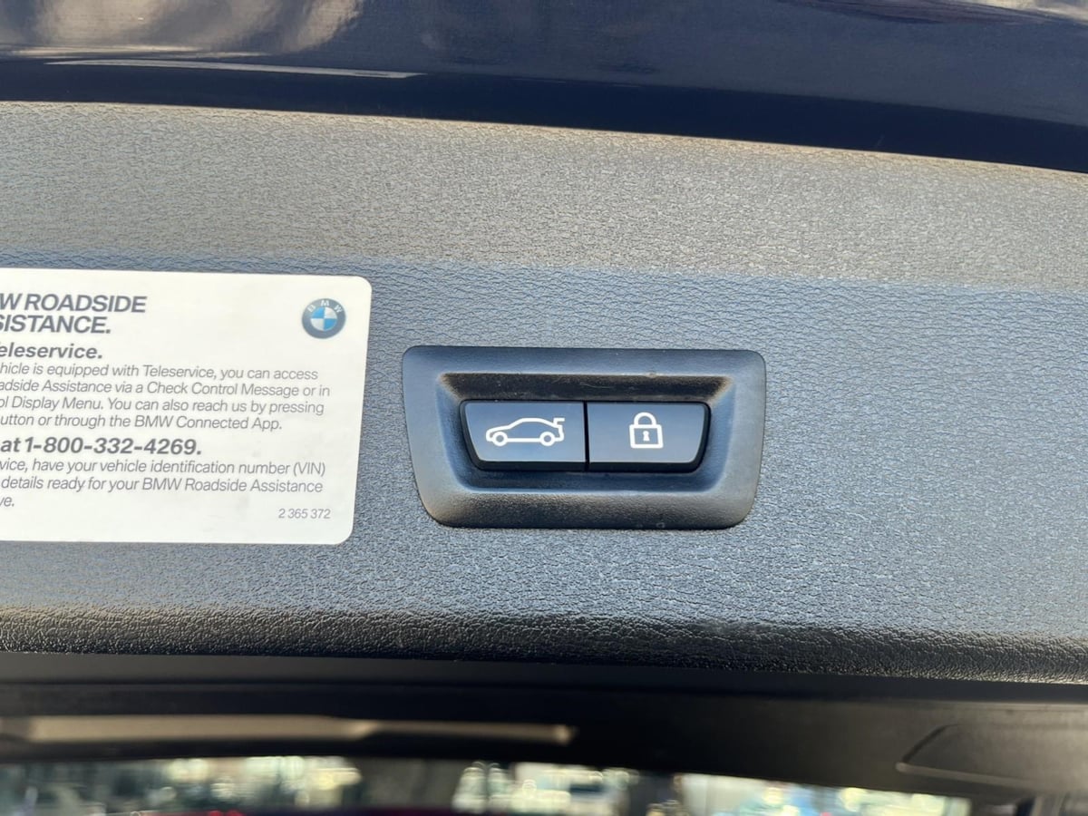 Additional photo of vehicle.