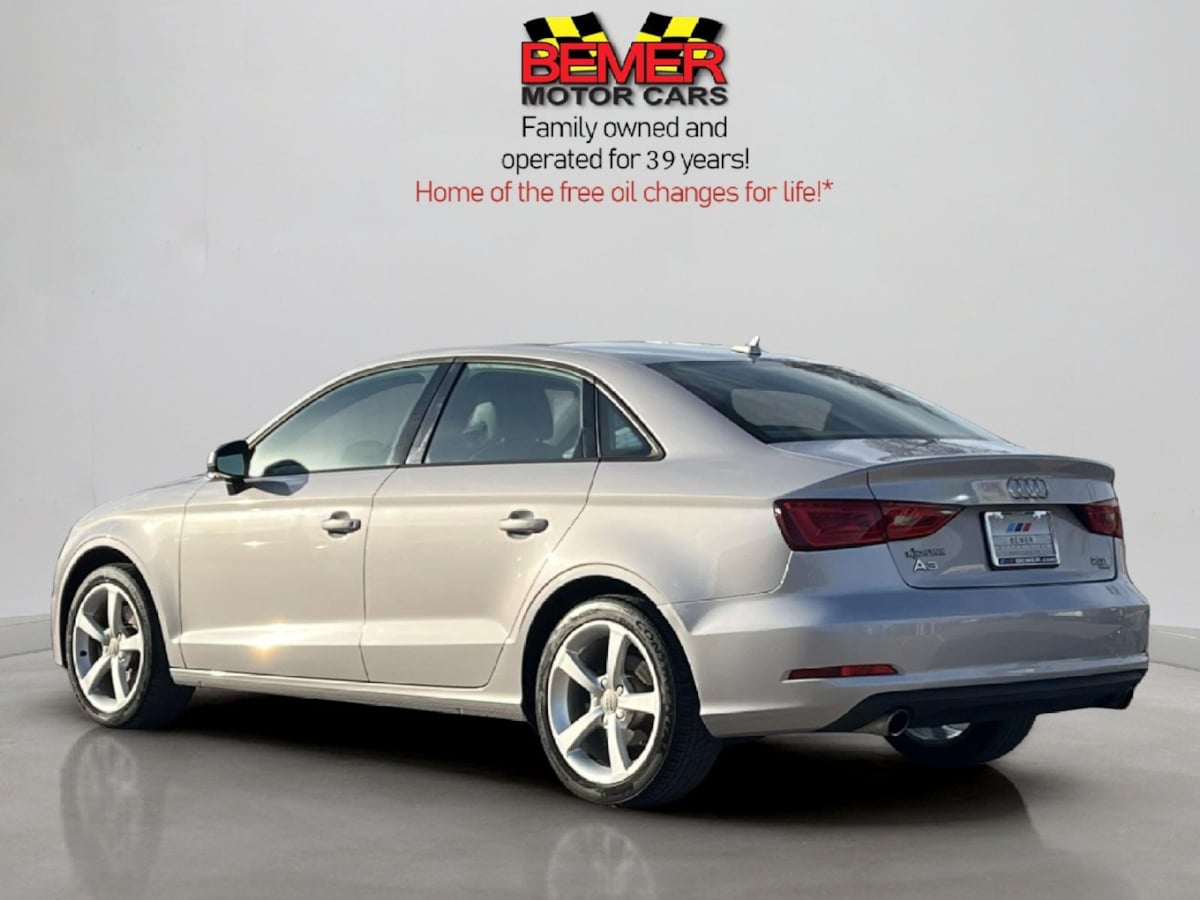 Additional photo of vehicle.