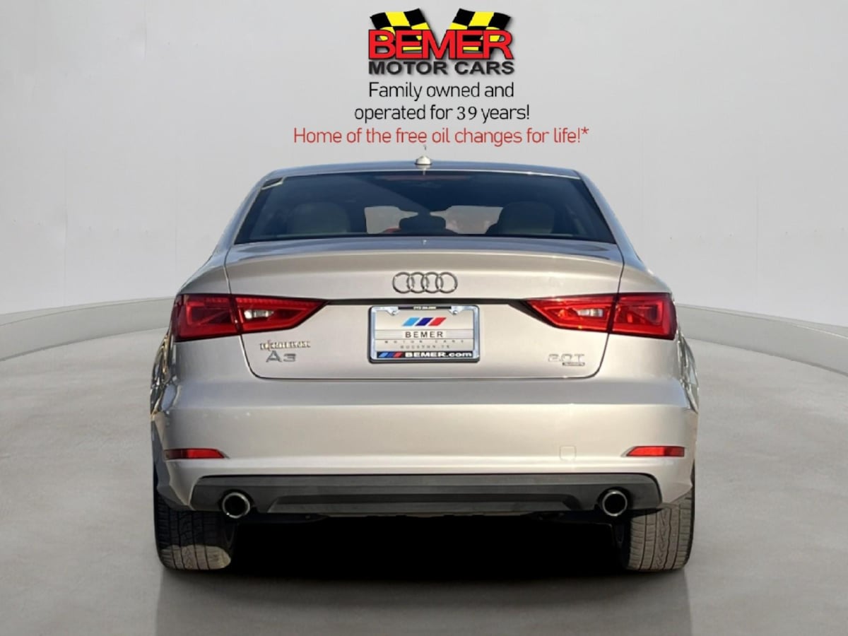 Additional photo of vehicle.