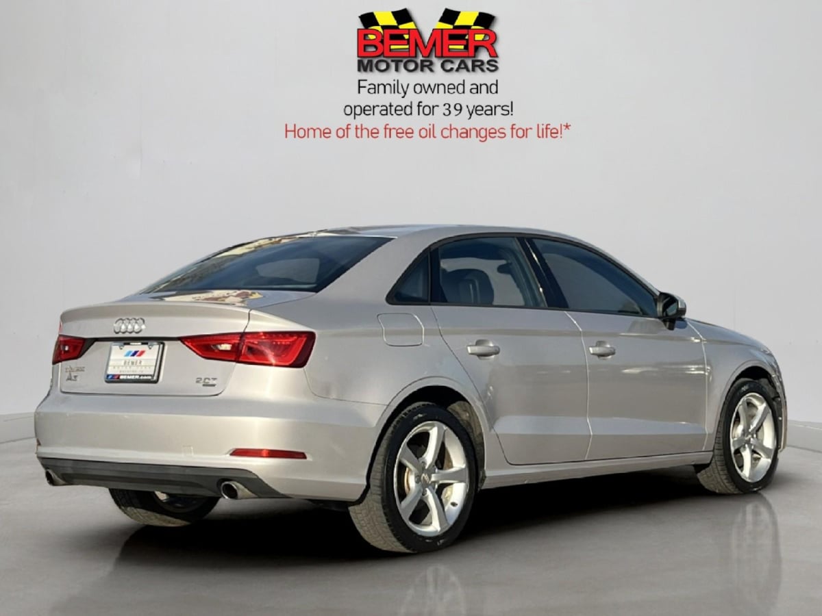 Additional photo of vehicle.