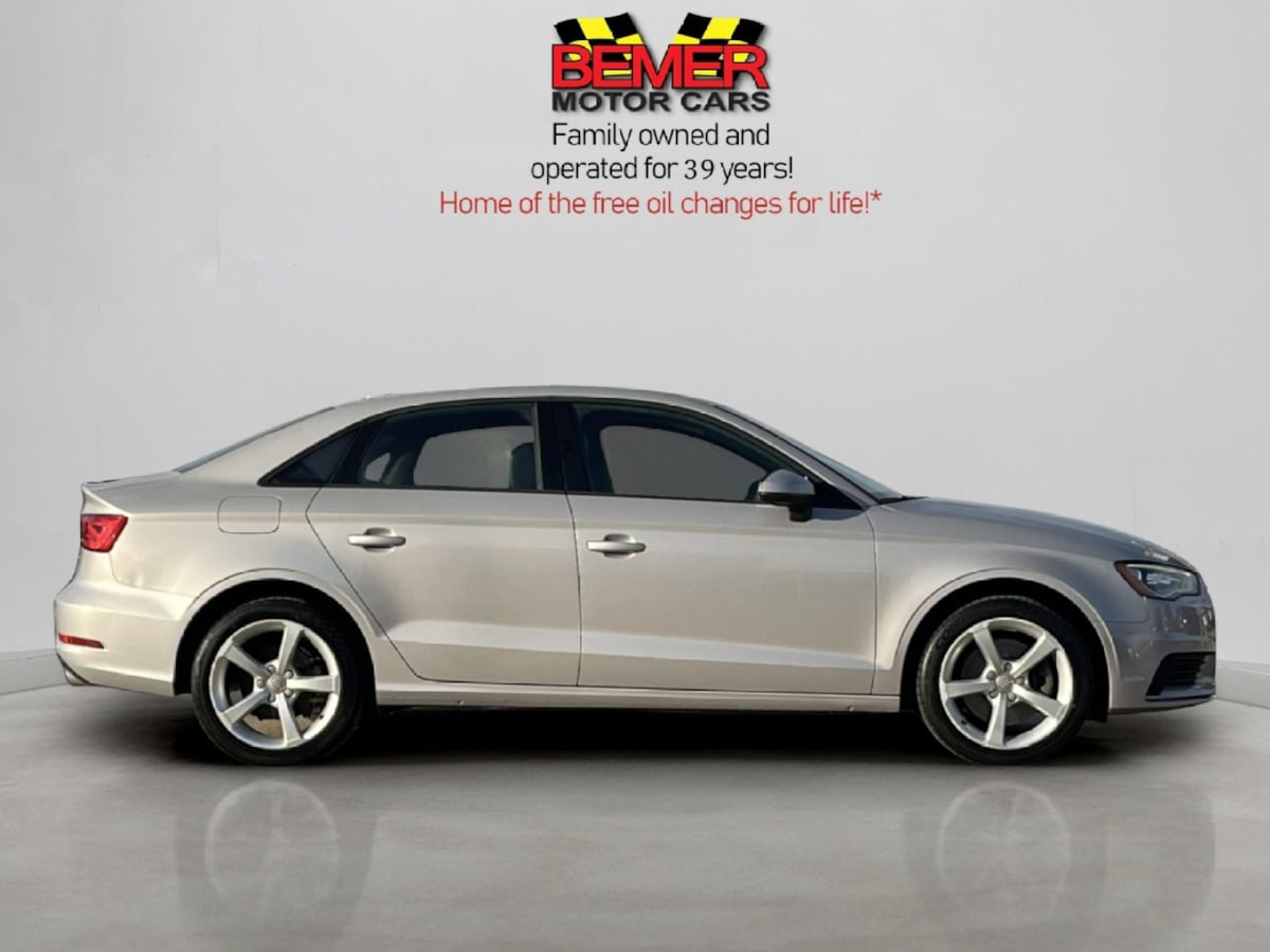 Additional photo of vehicle.