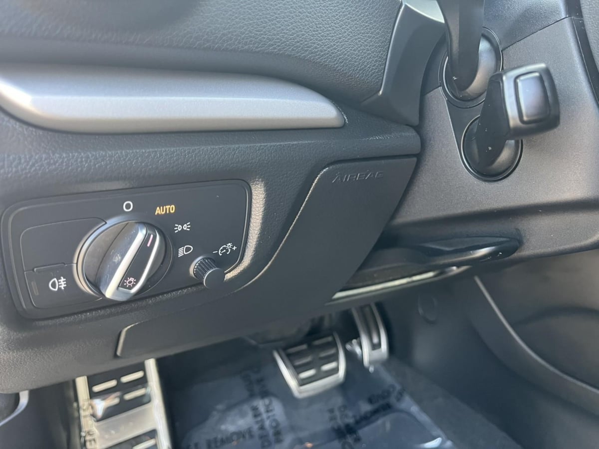 Additional photo of vehicle.