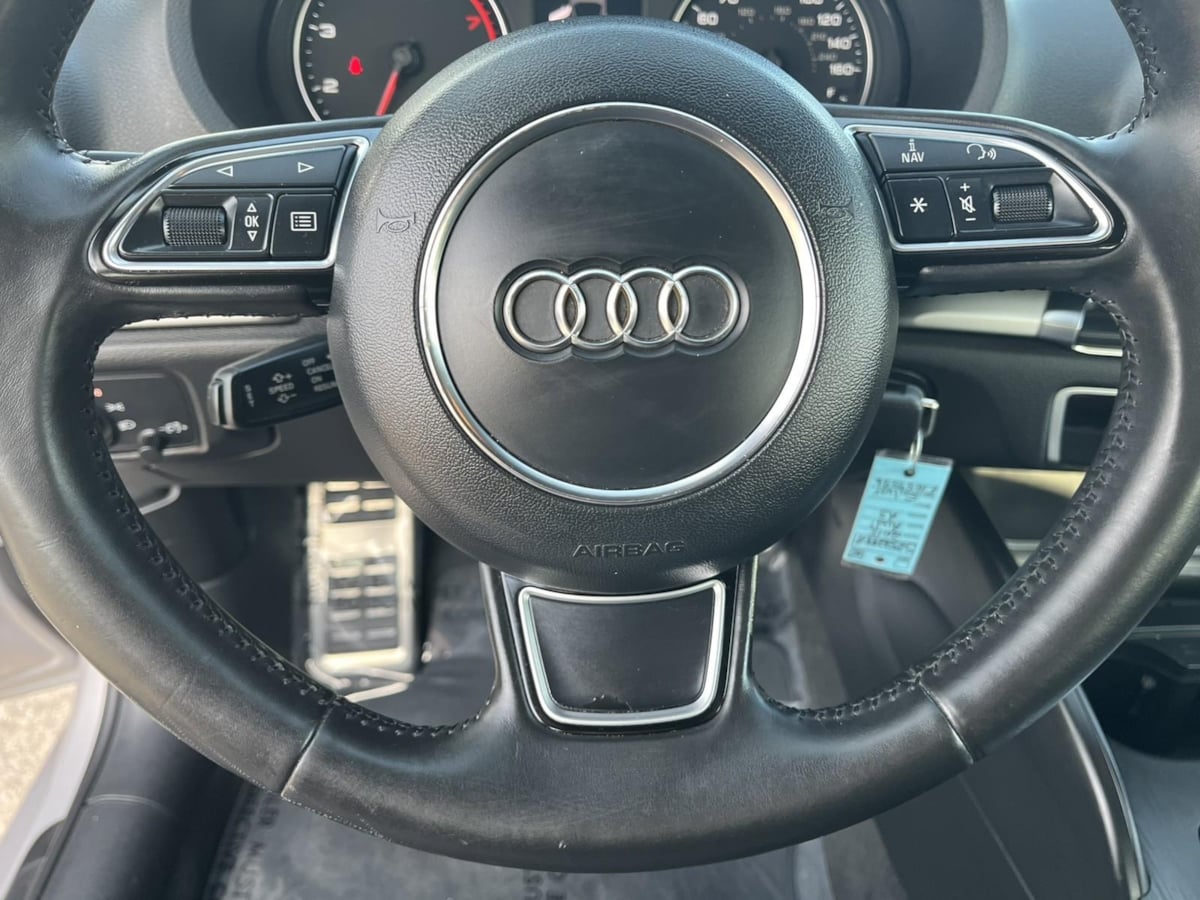 Additional photo of vehicle.