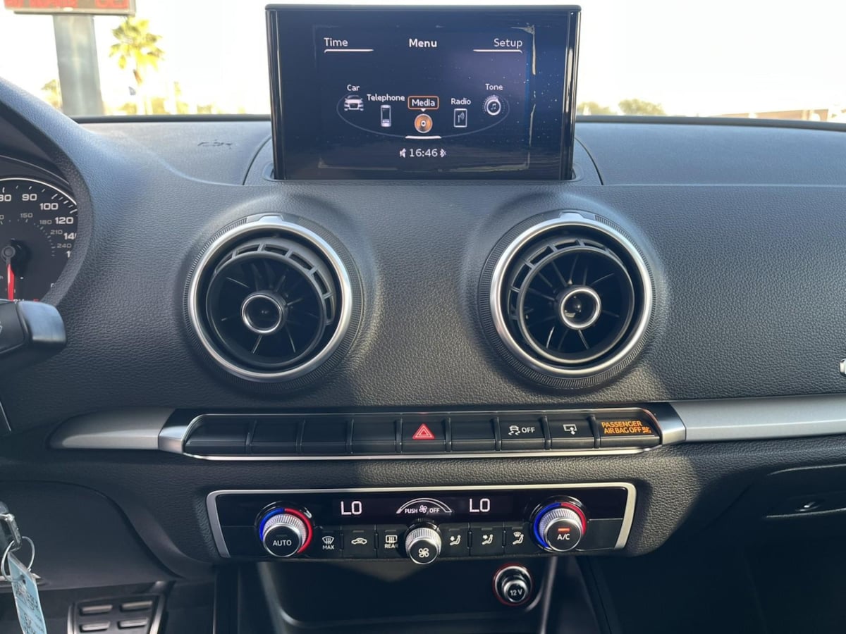 Additional photo of vehicle.