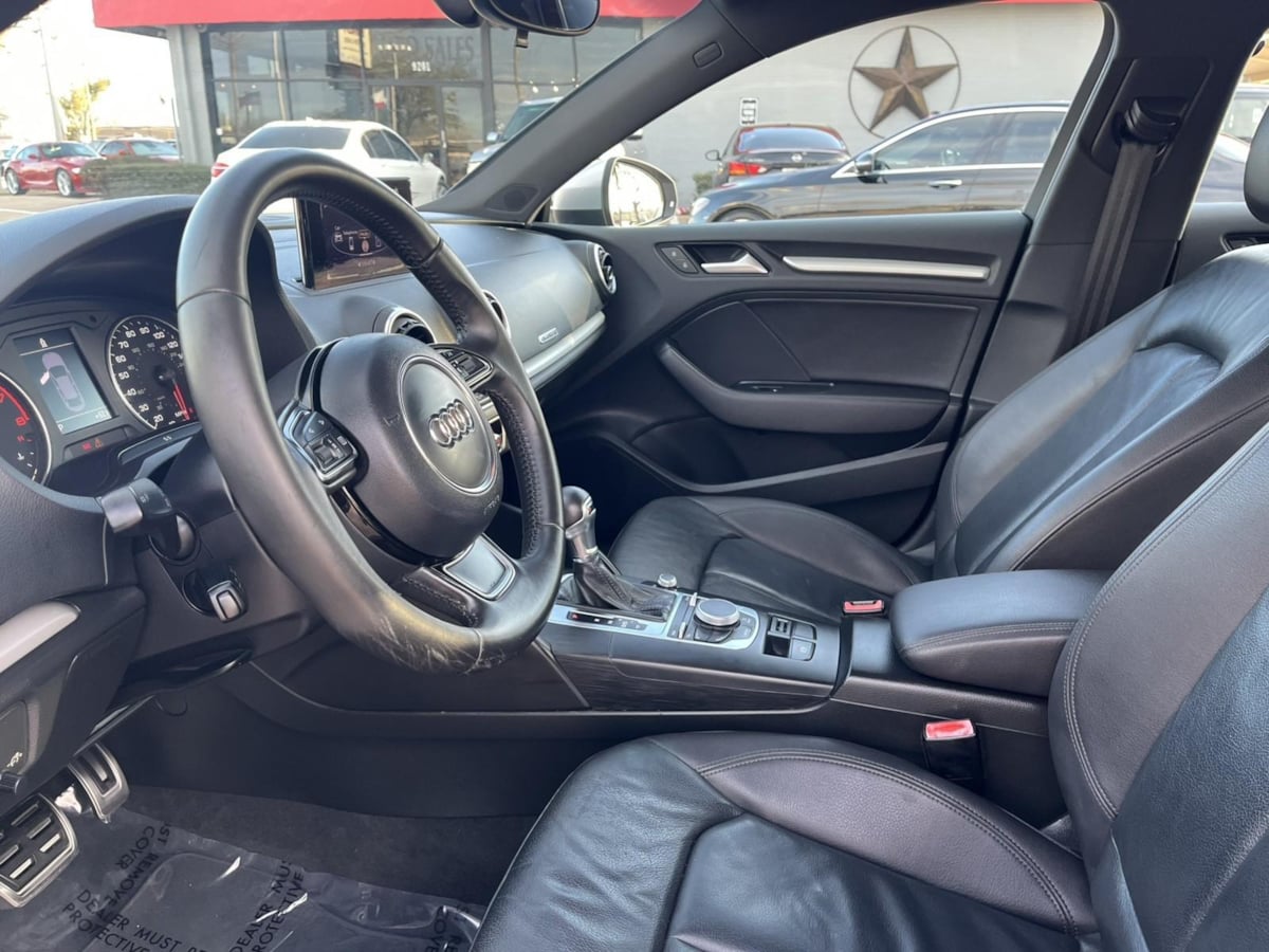 Additional photo of vehicle.