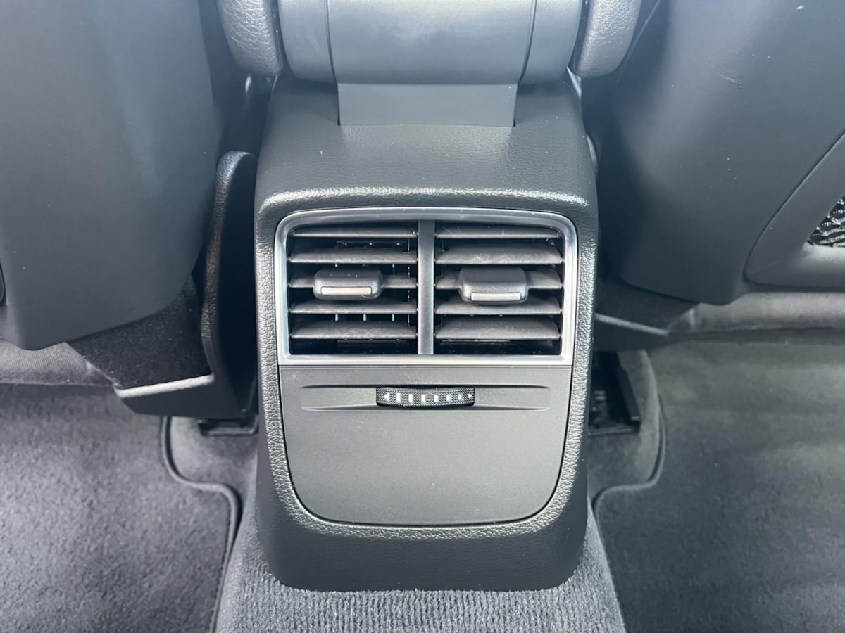 Additional photo of vehicle.