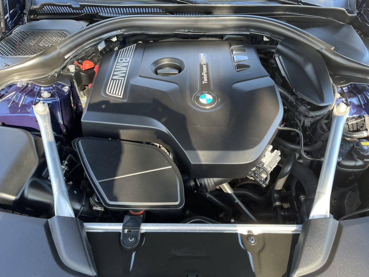 Additional photo of vehicle.