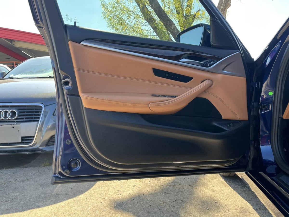 Additional photo of vehicle.