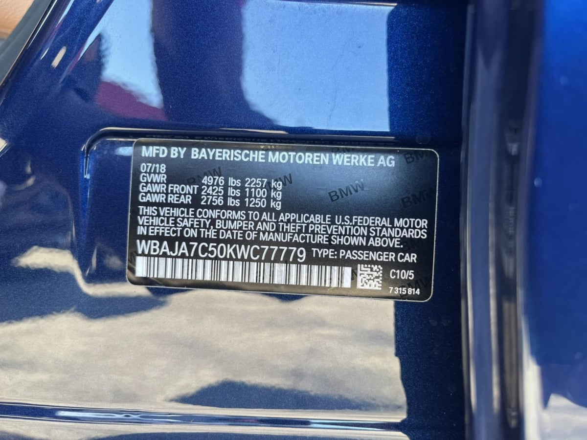 Additional photo of vehicle.