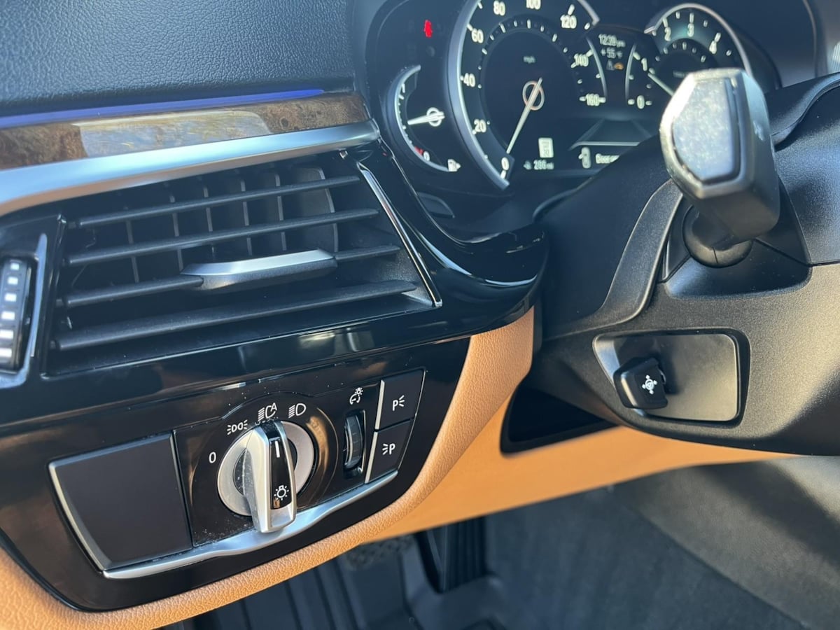 Additional photo of vehicle.