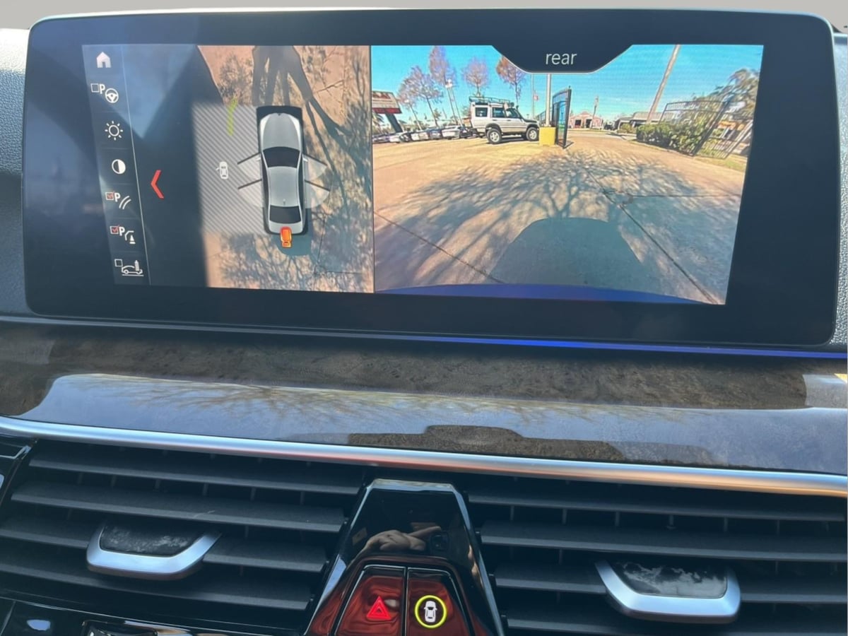 Additional photo of vehicle.