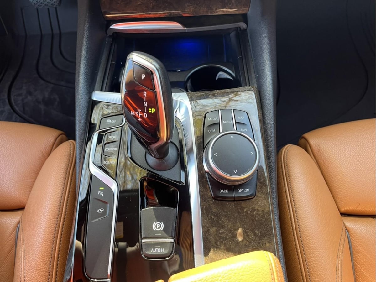 Additional photo of vehicle.