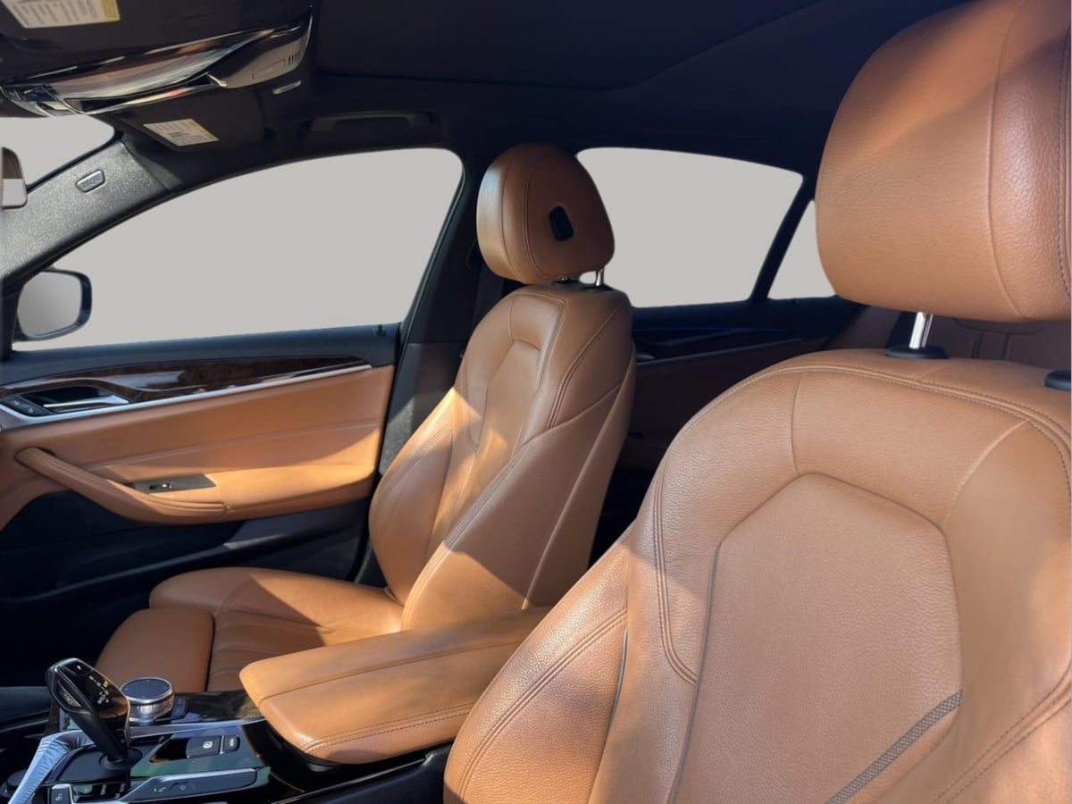 Additional photo of vehicle.