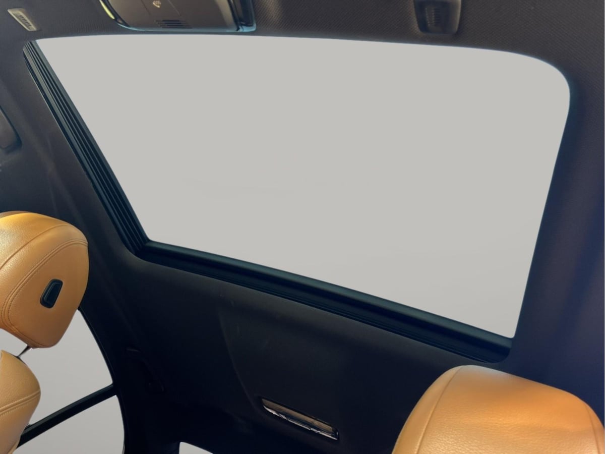 Additional photo of vehicle.