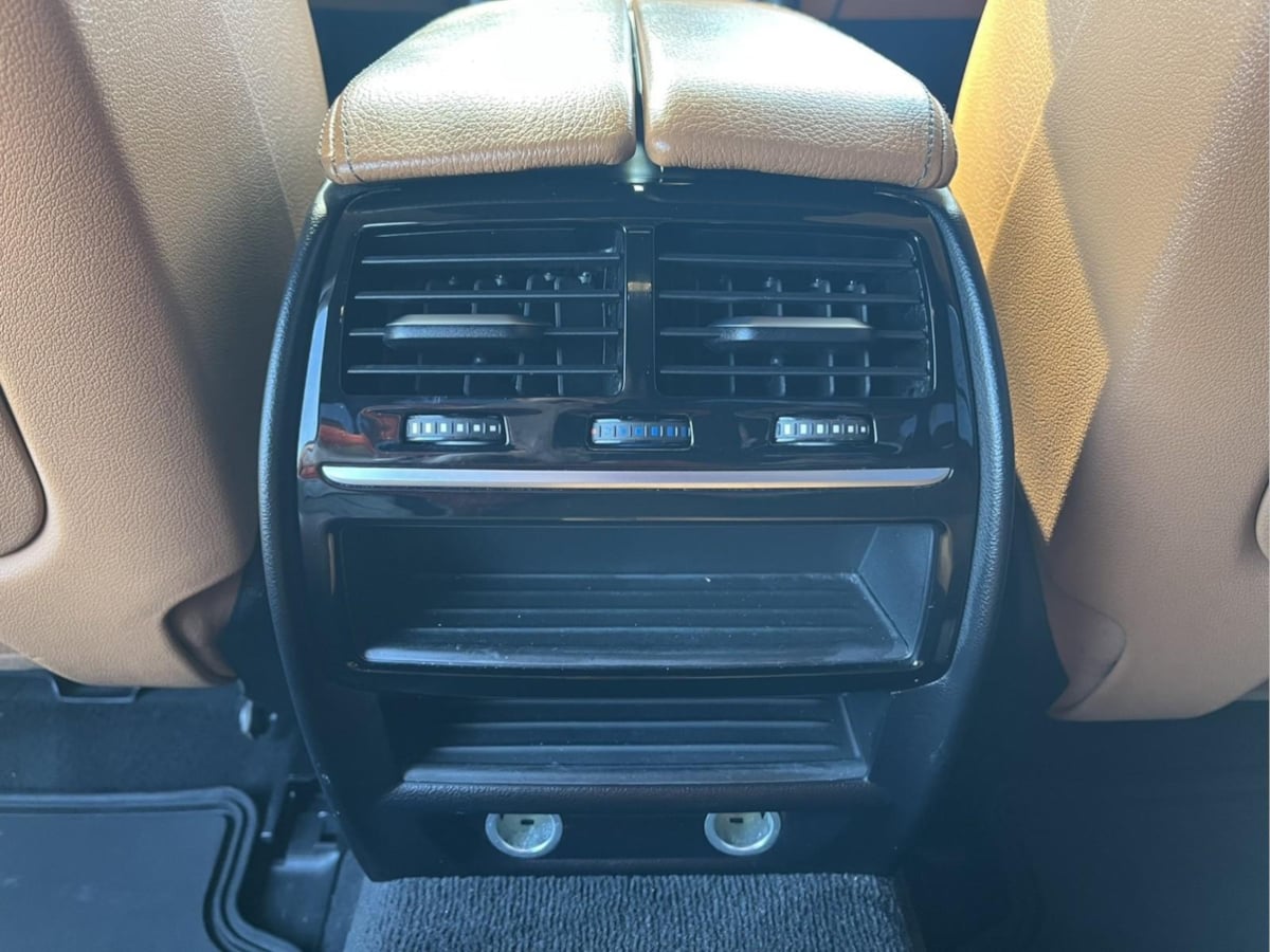 Additional photo of vehicle.