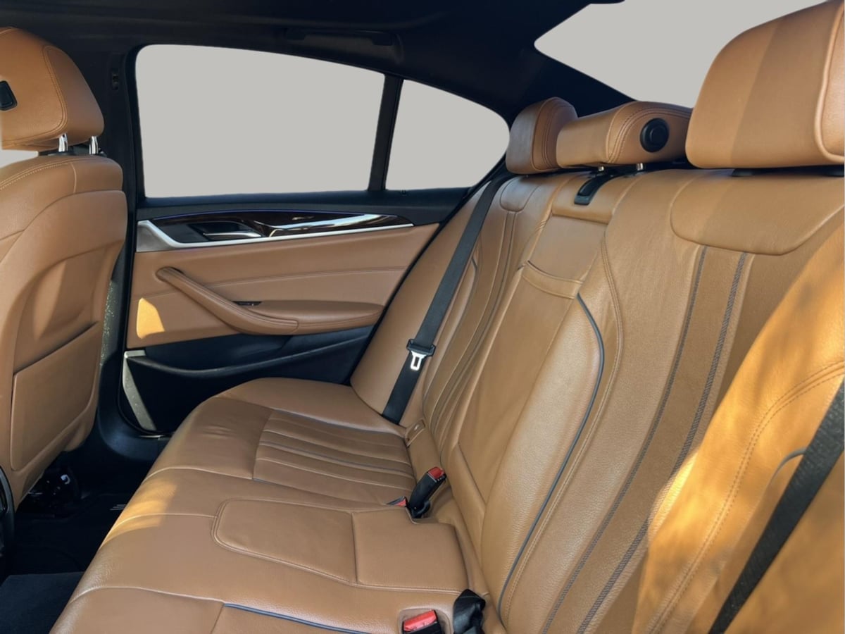 Additional photo of vehicle.