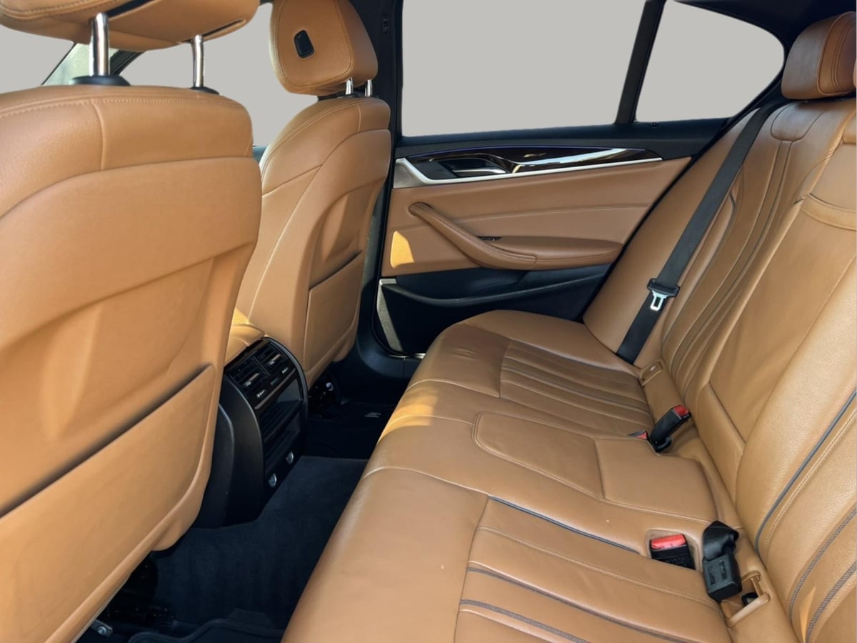 Additional photo of vehicle.