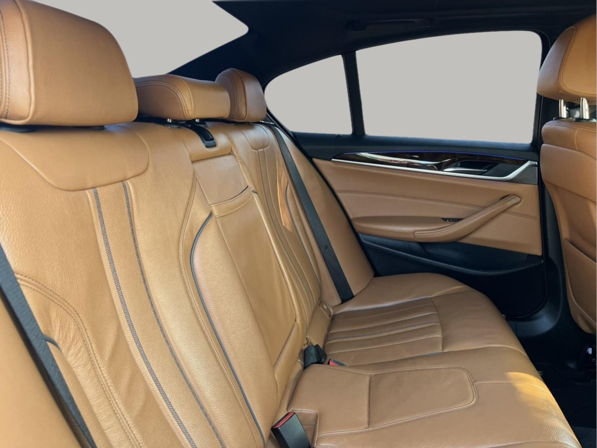 Additional photo of vehicle.