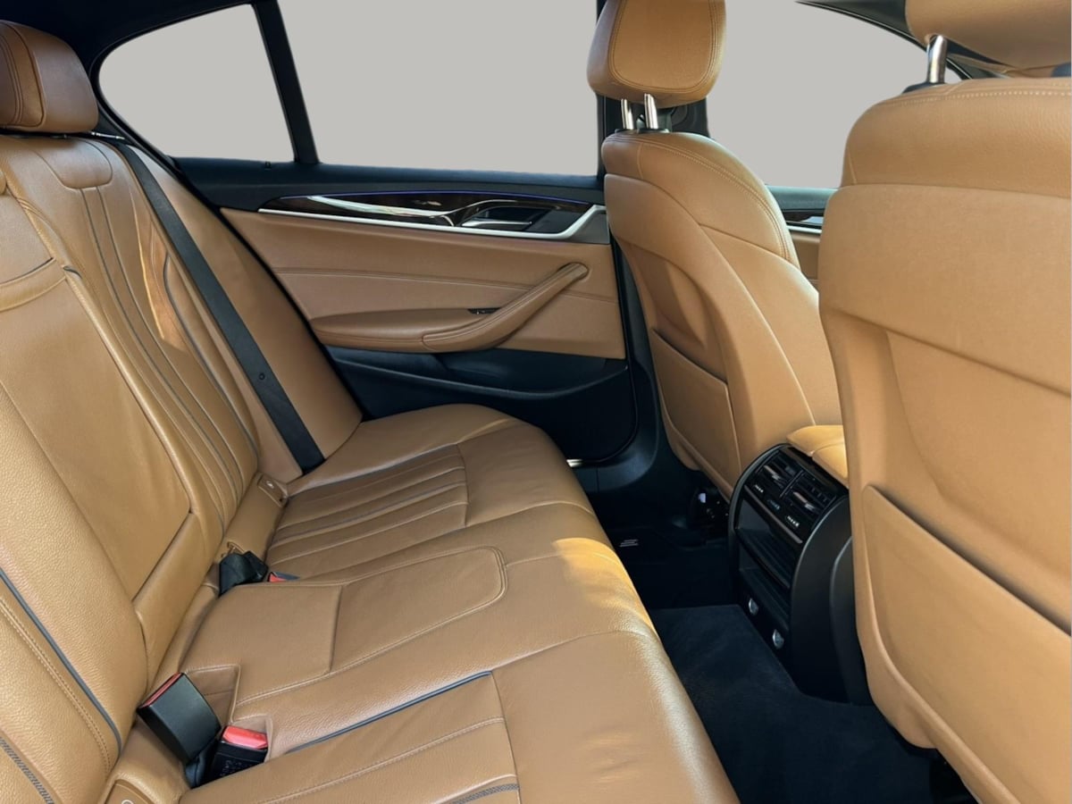 Additional photo of vehicle.