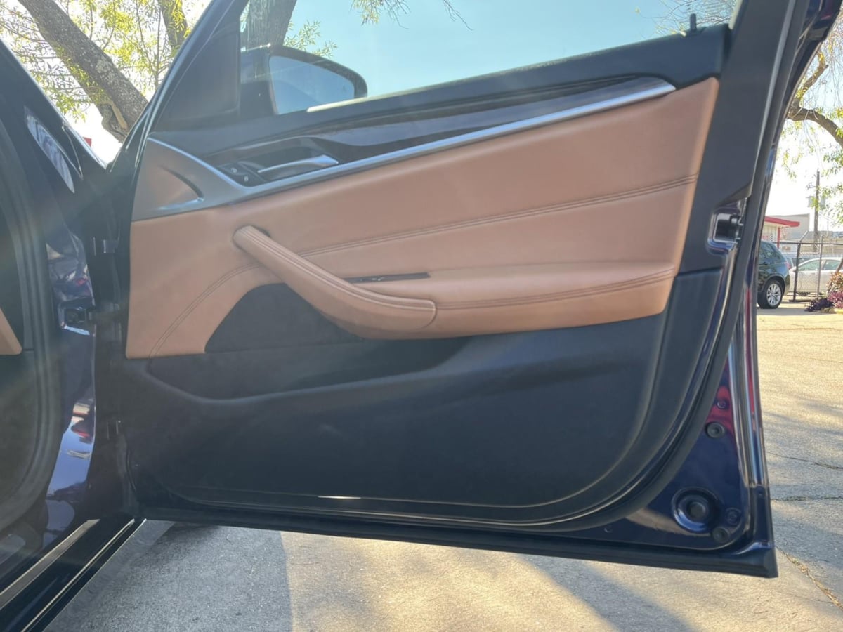 Additional photo of vehicle.