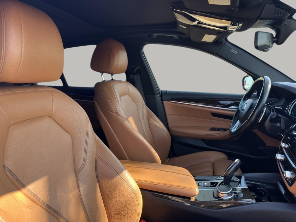 Additional photo of vehicle.