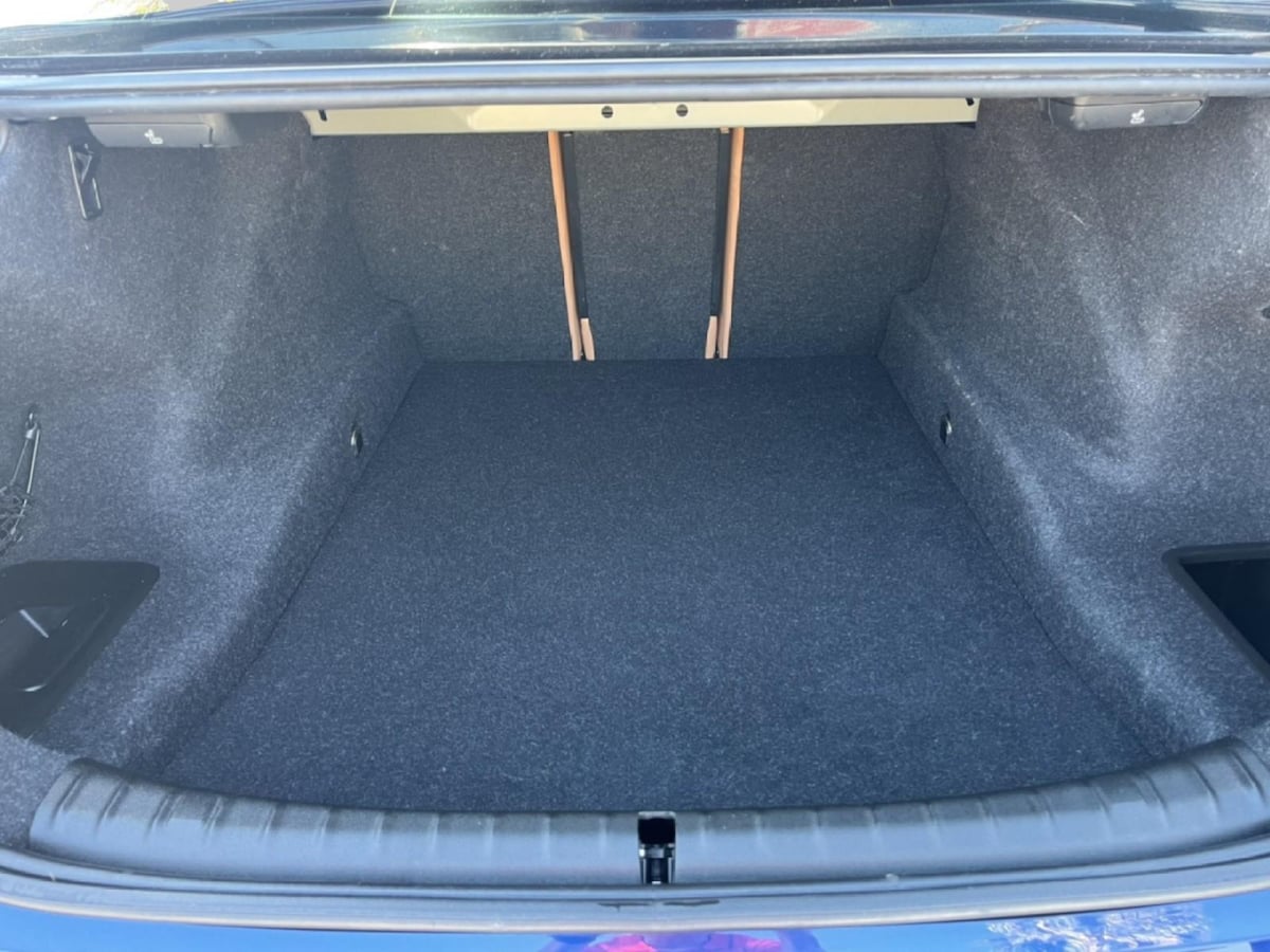 Additional photo of vehicle.