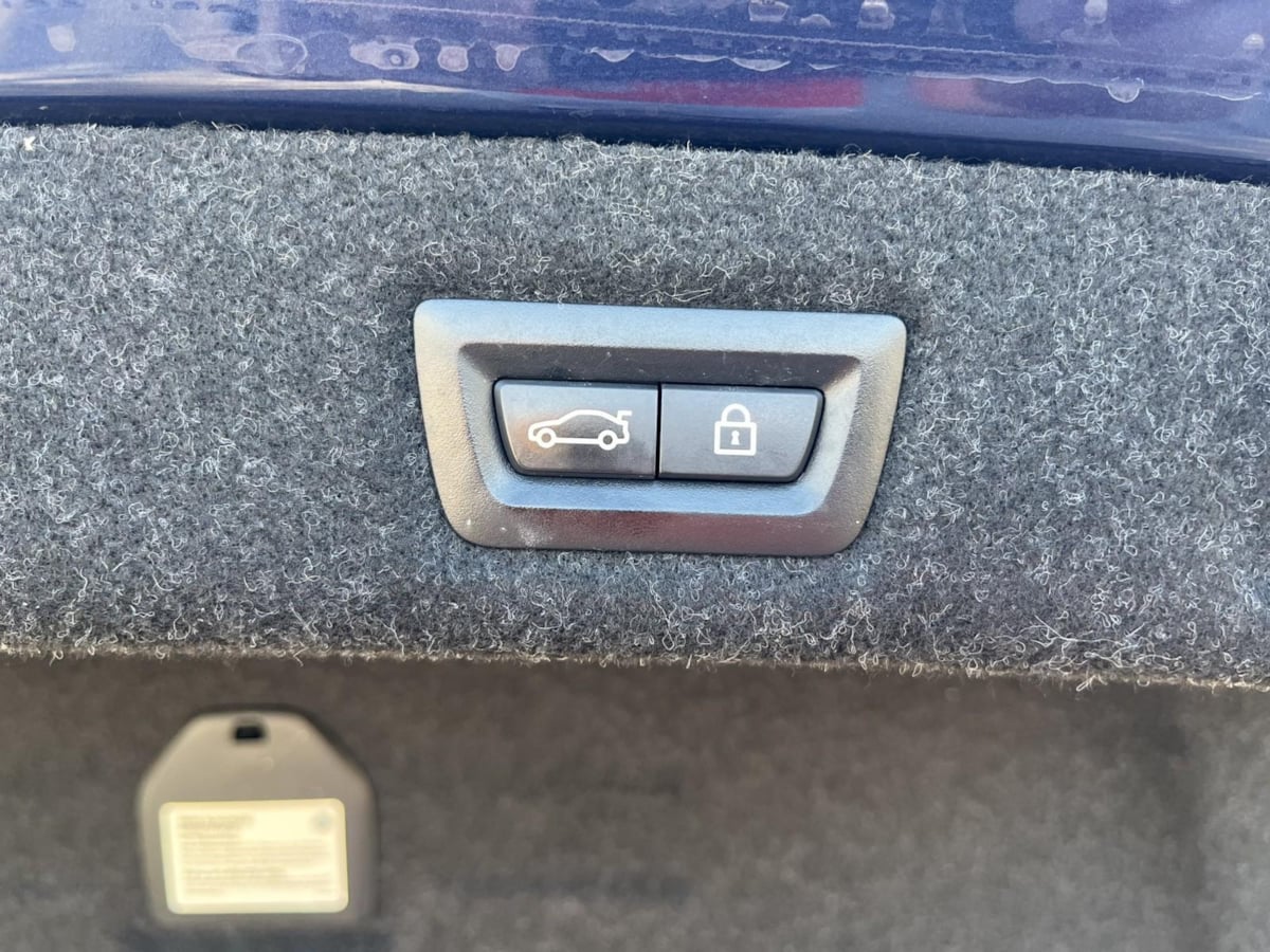 Additional photo of vehicle.