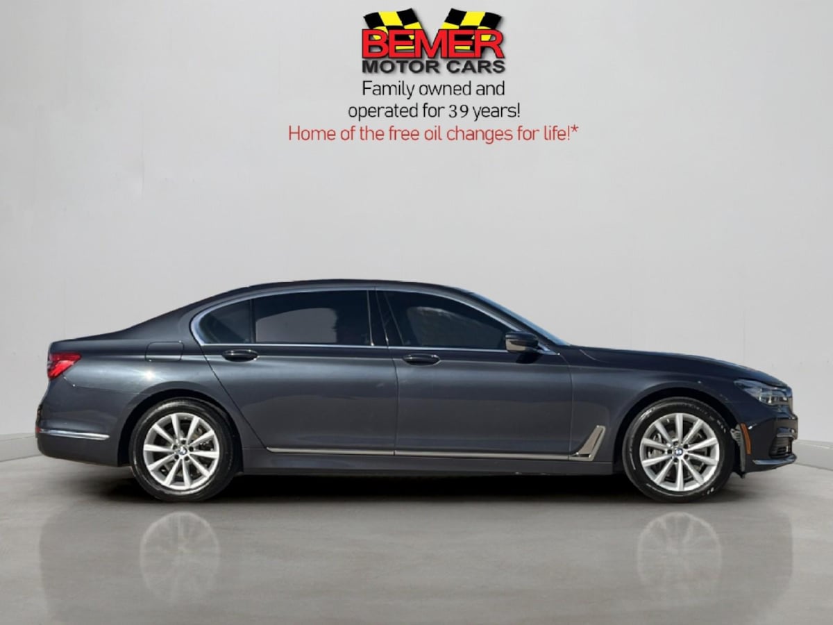 Additional photo of vehicle.