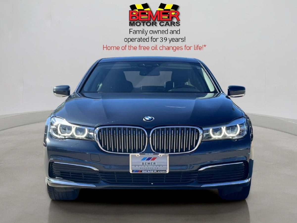 Additional photo of vehicle.