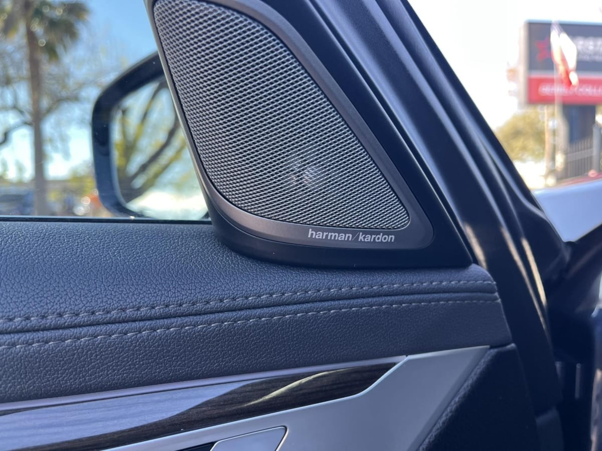 Additional photo of vehicle.