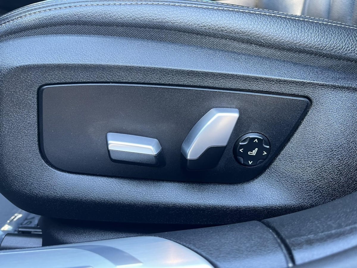 Additional photo of vehicle.