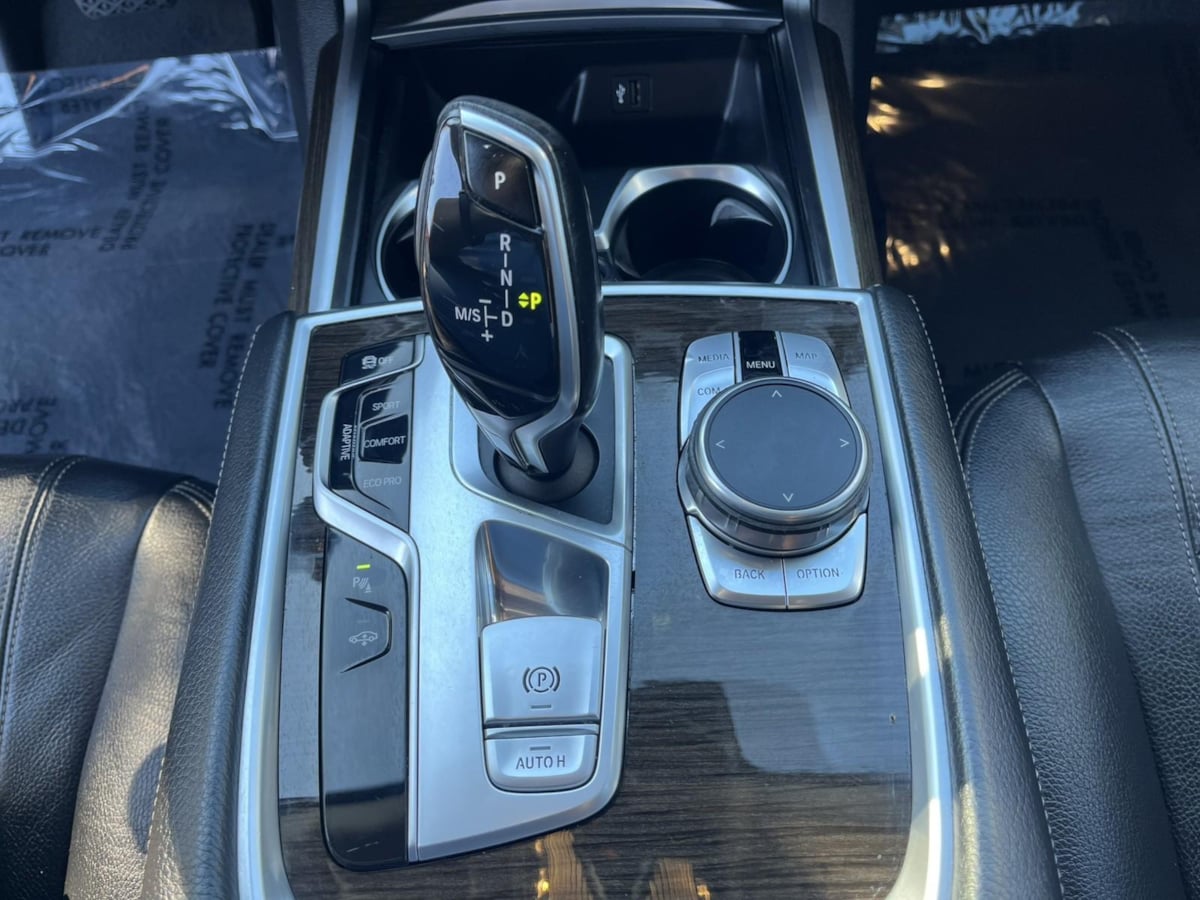 Additional photo of vehicle.