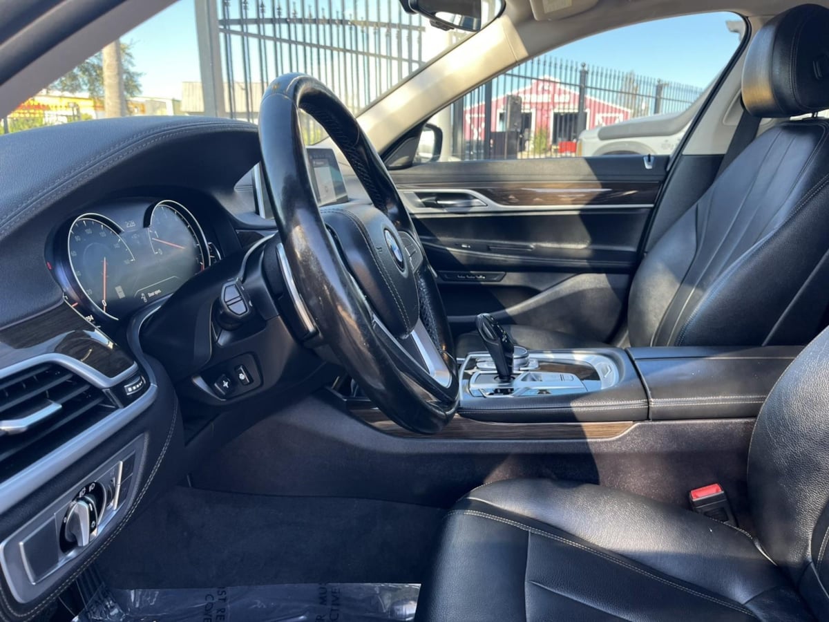 Additional photo of vehicle.