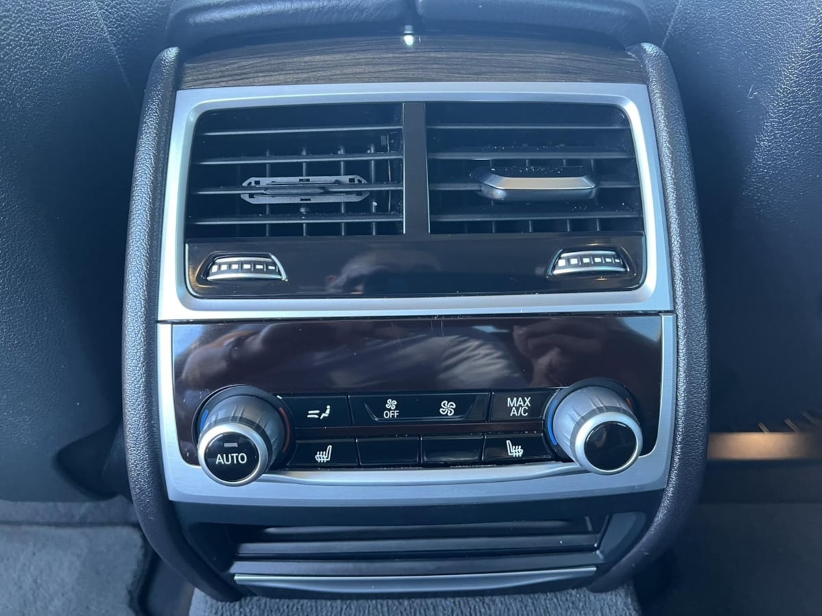 Additional photo of vehicle.