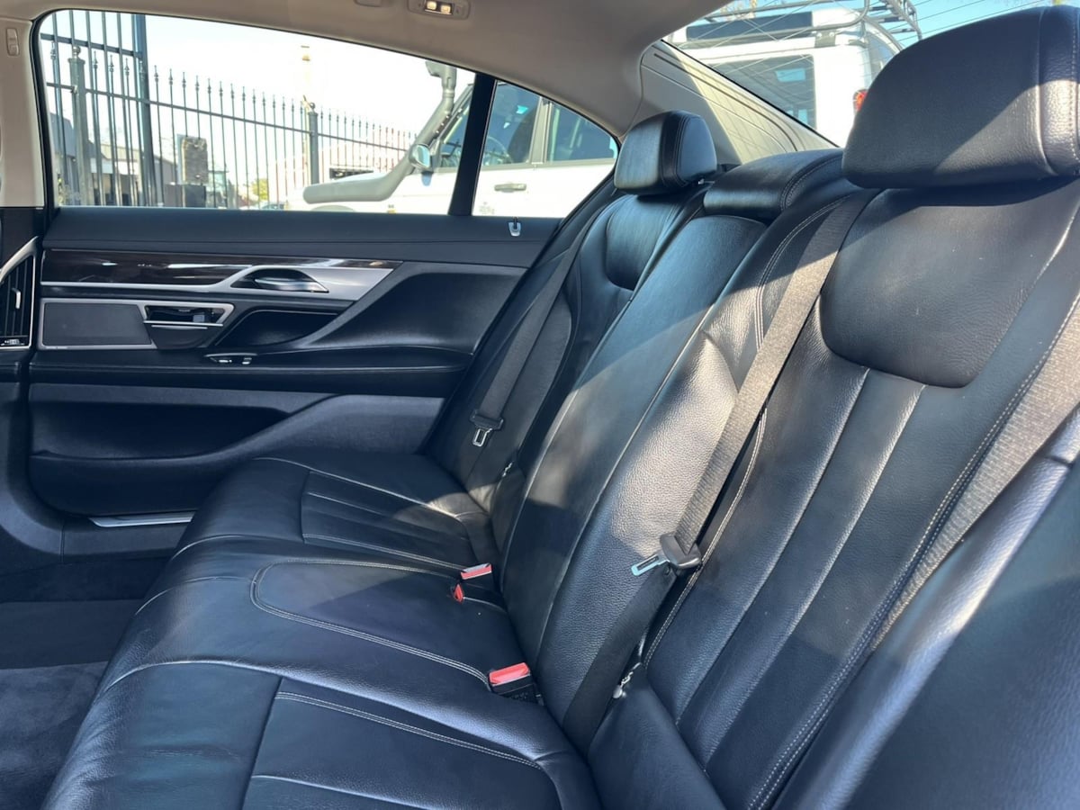 Additional photo of vehicle.