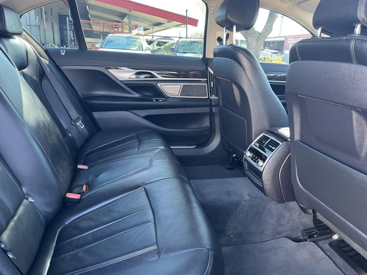 Additional photo of vehicle.