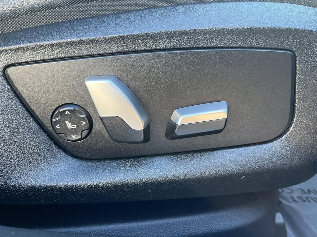 Additional photo of vehicle.