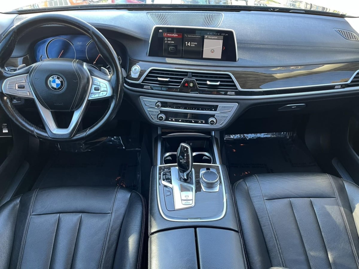 Additional photo of vehicle.